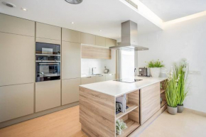 LUXURY APARTMENT LARGE TERRACE VIEWS JACUZZI POOL